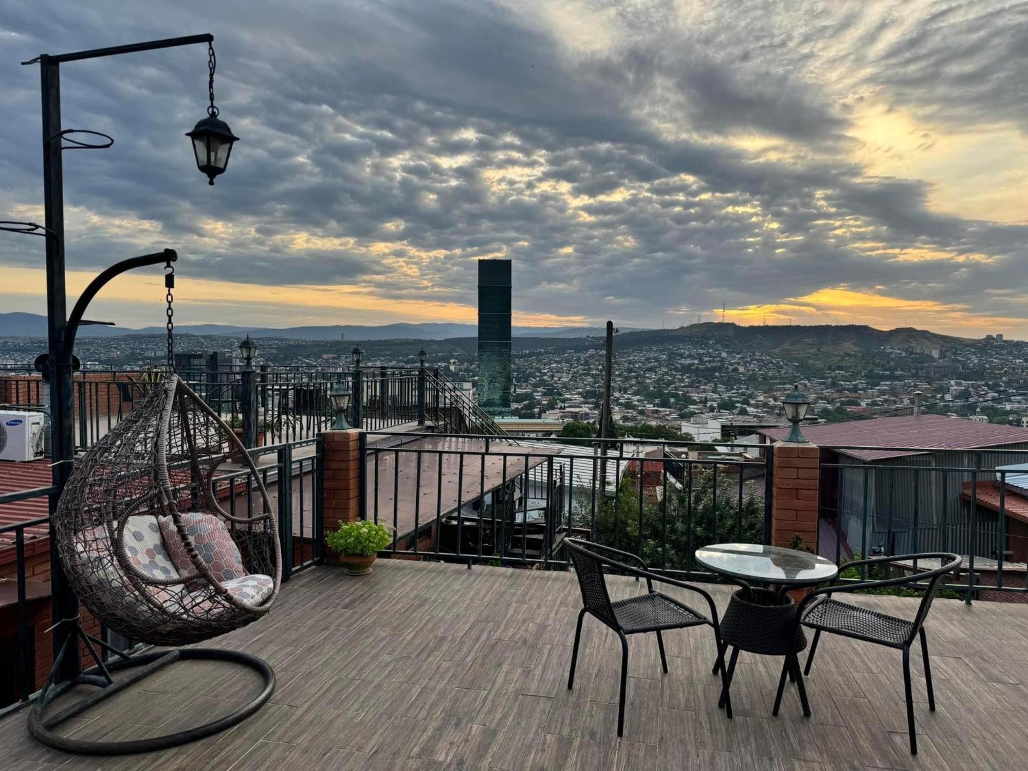 9 Borbalo Street Apartment With Terrace Тбілісі Екстер'єр фото